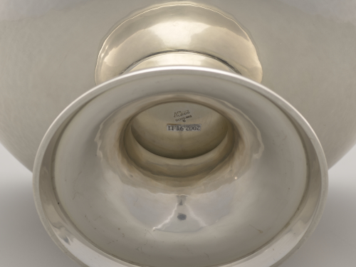Arthur%20J.%20Stone%2C%20%3Cb%3E%3Ci%3E%20Bowl%3C%2Fi%3E%3C%2Fb%3E%2C%20ca.%201924-1936%2C%20sterling%20silver%2C%20The%20Margo%20Grant%20Walsh%2020th%20Century%20Silver%20and%20Metalworks%20Collection%2C%20public%20domain%2C%202002.91.11